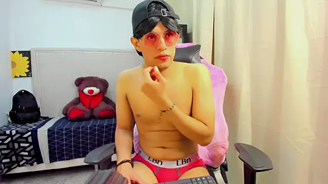 Top and bottom online show from March 29, 2026, 9:05 pm