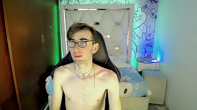 Top and bottom online show from March 22, 2026, 9:05 pm