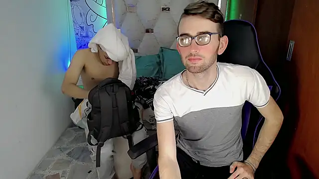 Snapshot of Top_and_bottom chatting on February 19, 2026, 8:06 pm Top and bottom online show from February 19, 2026, 8:06 pm