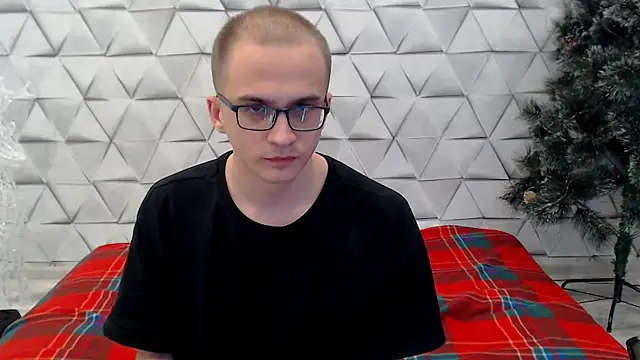 Snapshot of Pure_Aura chatting on February 20, 2026, 8:44 pm Pure Aura online show from February 20, 2026, 8:44 pm