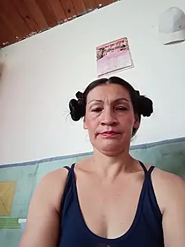 Layla Zaid online show from March 25, 2026, 2:49 pm