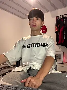 Snapshot of Gatito_gg chatting on March 4, 2026, 1:35 am Gatito gg online show from March 4, 2026, 1:35 am