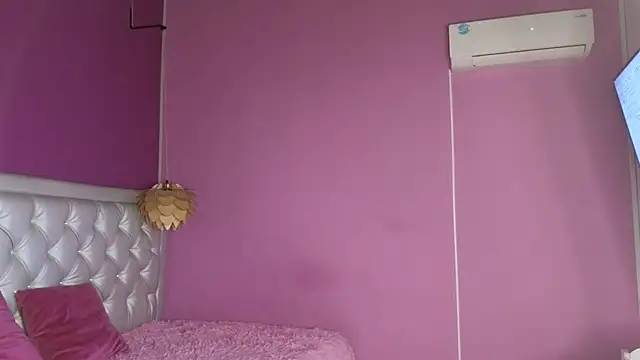 Snapshot of ivonne_heaven chatting on February 23, 2026, 7:25 pm ivonne heaven online show from February 23, 2026, 7:25 pm