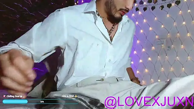 LovexJuxn8 online show from May 20, 2026, 3:03 am