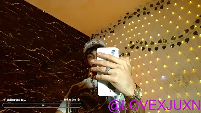 LovexJuxn8 online show from May 5, 2026, 1:19 am