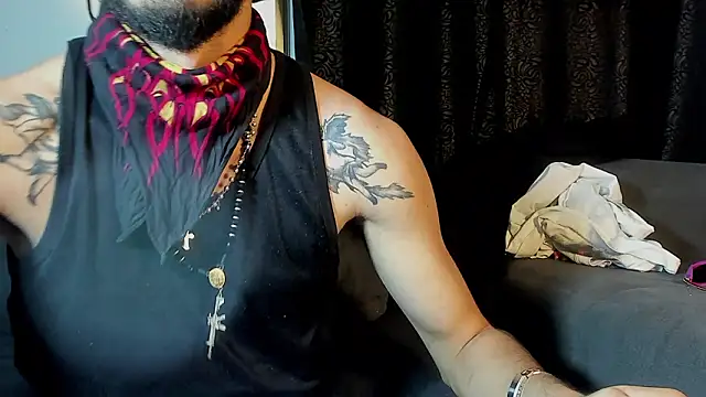 LovexJuxn8 online show from March 7, 2026, 12:39 am