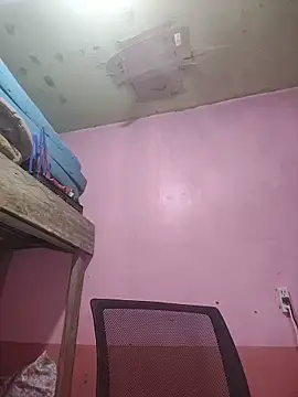 Snapshot of sweety_pie18 chatting on February 20, 2026, 12:18 pm sweety pie18 online show from February 20, 2026, 12:18 pm