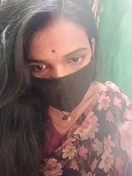 Snapshot of Desi_Couple_P chatting on June 14, 2026, 1:24 am Desi Couple P online show from June 14, 2026, 1:24 am