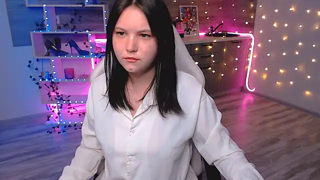 Snapshot of lily_milleerr chatting on February 27, 2026, 6:30 pm lily milleerr online show from February 27, 2026, 6:30 pm