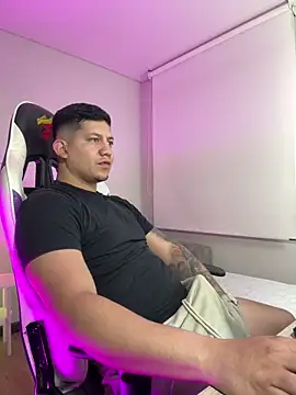 Snapshot of _robertobaggioo chatting on February 16, 2026, 12:26 pm robertobaggioo online show from February 16, 2026, 12:26 pm