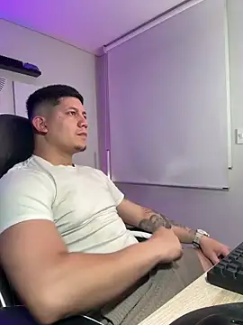  robertobaggioo online show from March 15, 2026, 5:47 am