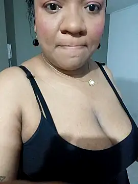 Snapshot of honey-suckle chatting on February 28, 2026, 2:33 am honey-suckle online show from February 28, 2026, 2:33 am