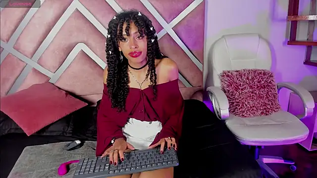 Snapshot of Tamia_25 chatting on April 28, 2026, 9:19 pm Tamia 25 online show from April 28, 2026, 9:19 pm