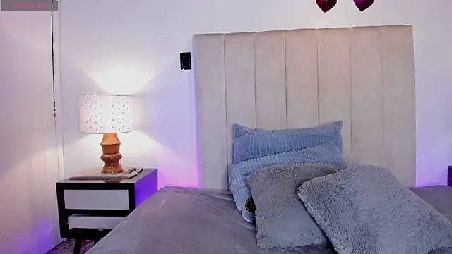 MissMilf  online show from April 18, 2026, 7:40 pm