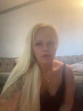 BlondeMilfXo online show from May 19, 2026, 6:15 pm