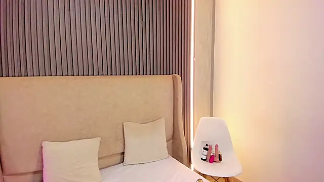 VanessaLanz online show from April 7, 2026, 1:02 pm