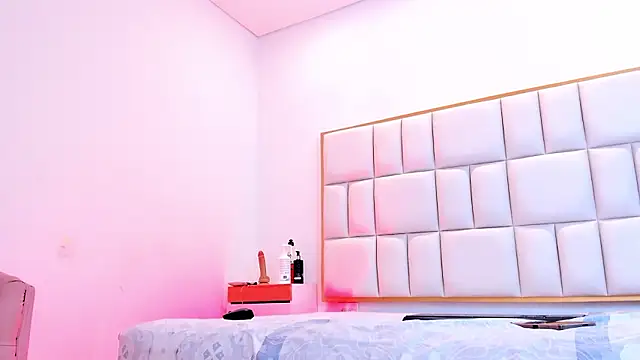 Violetta-foxx online show from February 23, 2026, 7:14 pm