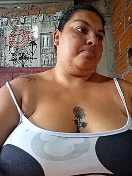 Snapshot of Juli_Powl chatting on March 3, 2026, 12:34 pm Juli Powl online show from March 3, 2026, 12:34 pm