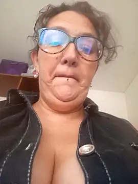  Saraqueen online show from April 5, 2026, 7:20 pm