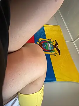 tugatitocaliente12 online show from April 18, 2026, 5:04 pm