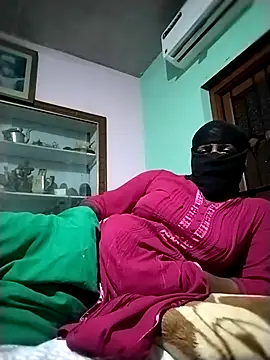 Snapshot of Ladycross chatting on February 21, 2026, 7:05 pm Ladycross online show from February 21, 2026, 7:05 pm