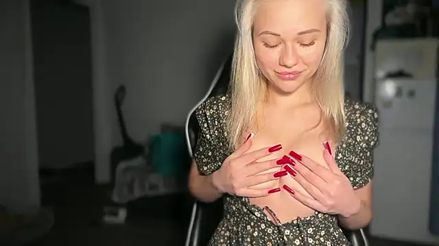 Leylia Lily online show from April 14, 2026, 6:13 pm