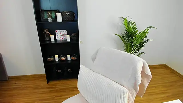 Snapshot of khloe_starrr chatting on April 27, 2026, 4:49 pm khloe starrr online show from April 27, 2026, 4:49 pm