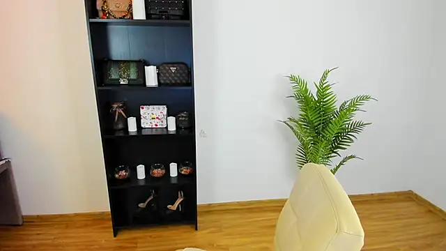 Snapshot of khloe_starrr chatting on July 18, 2026, 3:31 pm khloe starrr online show from July 18, 2026, 3:31 pm