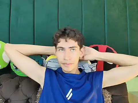 skinny jean  online show from February 21, 2026, 8:00 pm