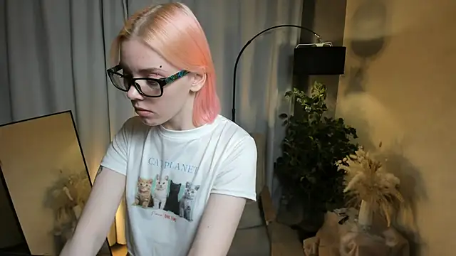 Snapshot of RonniHang chatting on February 17, 2026, 1:14 am RonniHang online show from February 17, 2026, 1:14 am