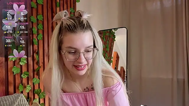 TiffanyPeachi online show from April 12, 2026, 12:30 pm