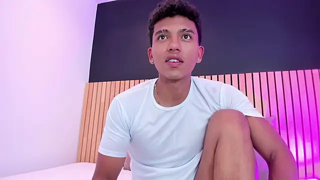 Snapshot of jhoystrong_ chatting on February 25, 2026, 7:36 pm jhoystrong online show from February 25, 2026, 7:36 pm