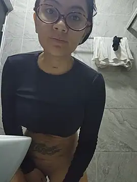 Snapshot of Roma_xxx chatting on February 16, 2026, 10:18 pm Roma xxx online show from February 16, 2026, 10:18 pm