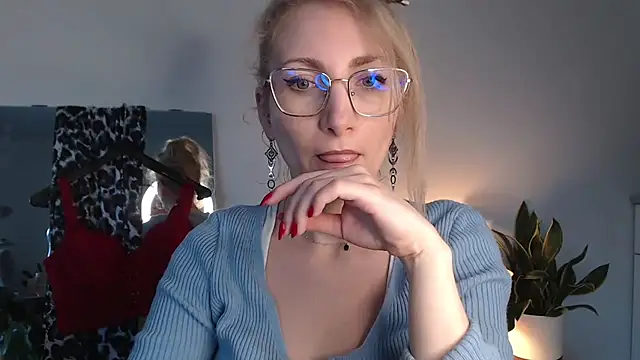 CinderellaMoon online show from April 2, 2026, 5:36 am