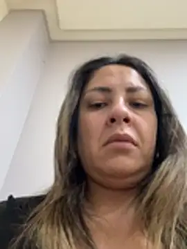 Snapshot of leona-david chatting on May 14, 2026, 12:13 pm leona-david online show from May 14, 2026, 12:13 pm