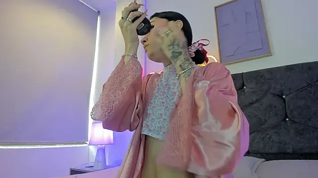 Megan Morphy online show from March 19, 2026, 1:33 pm