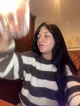 Abril Thompson221 online show from May 4, 2026, 1:31 am