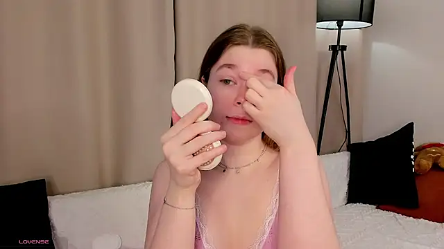 MaraaSwan online show from April 15, 2026, 2:06 am