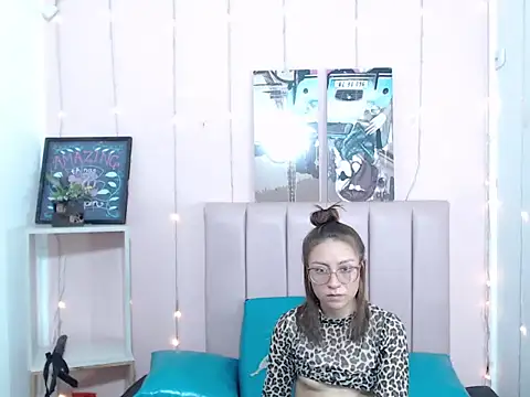 casandraroberthrs707 online show from February 26, 2026, 8:09 pm