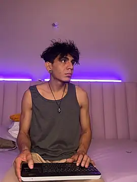 Snapshot of abrilandjulian chatting on March 26, 2026, 11:52 am abrilandjulian online show from March 26, 2026, 11:52 am