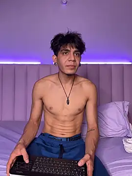 Snapshot of abrilandjulian chatting on April 6, 2026, 12:06 pm abrilandjulian online show from April 6, 2026, 12:06 pm