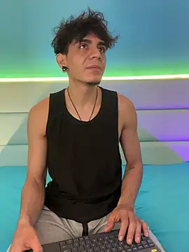 Snapshot of abrilandjulian chatting on March 24, 2026, 11:43 am abrilandjulian online show from March 24, 2026, 11:43 am