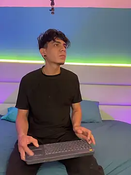 Snapshot of abrilandjulian chatting on March 16, 2026, 11:47 am abrilandjulian online show from March 16, 2026, 11:47 am