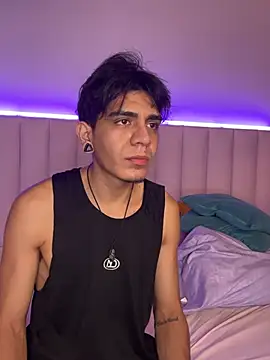 Snapshot of abrilandjulian chatting on April 7, 2026, 12:07 pm abrilandjulian online show from April 7, 2026, 12:07 pm