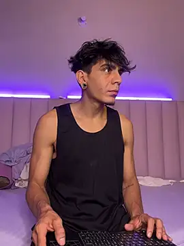 Snapshot of abrilandjulian chatting on March 27, 2026, 11:55 am abrilandjulian online show from March 27, 2026, 11:55 am