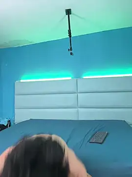 Snapshot of abrilandjulian chatting on February 17, 2026, 12:02 pm abrilandjulian online show from February 17, 2026, 12:02 pm