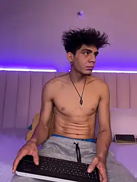 Snapshot of abrilandjulian chatting on April 8, 2026, 12:06 pm abrilandjulian online show from April 8, 2026, 12:06 pm