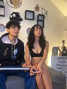 Snapshot of abrilandjulian chatting on April 17, 2026, 12:08 pm abrilandjulian online show from April 17, 2026, 12:08 pm