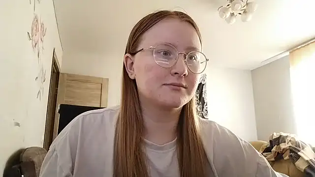 Snapshot of AnikaLipps chatting on June 17, 2026, 1:21 pm AnikaLipps online show from June 17, 2026, 1:21 pm