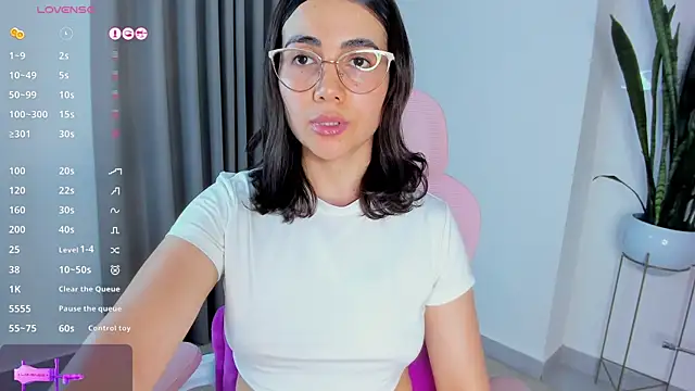 sara ospina22 online show from April 7, 2026, 6:32 pm